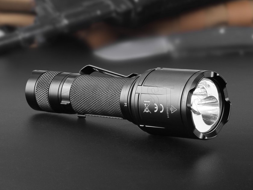 Lampe de poche LED Fenix TK25 Rouge