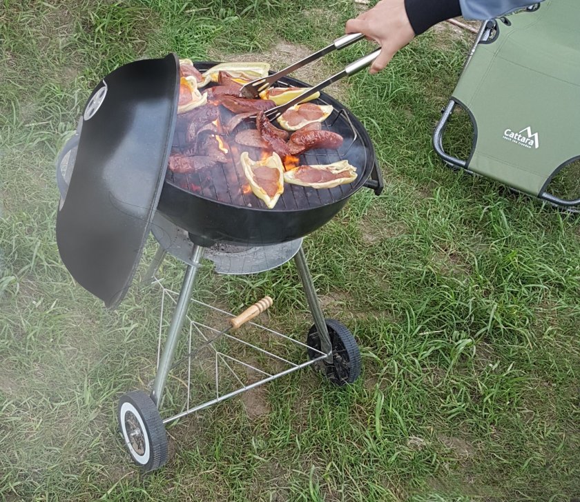 Barbecue au charbon de bois à couvercle Bari 46 cm