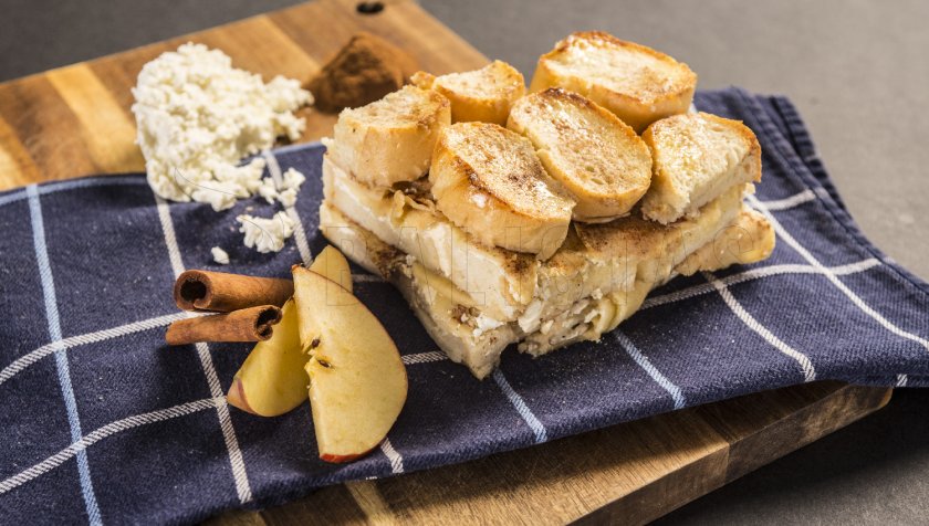 Žemlovka aux pommes et à la cannelle Adventure Menu