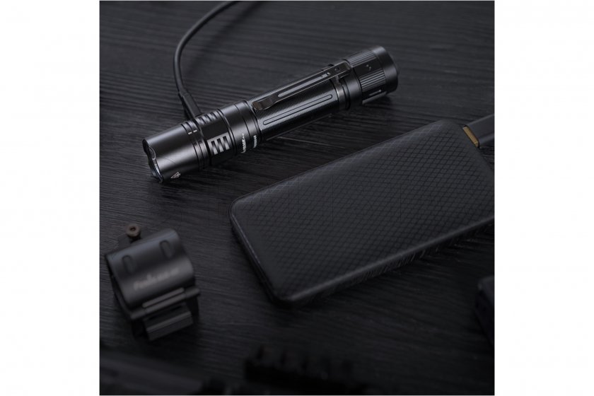 Lampe tactique Fenix PD36R PRO