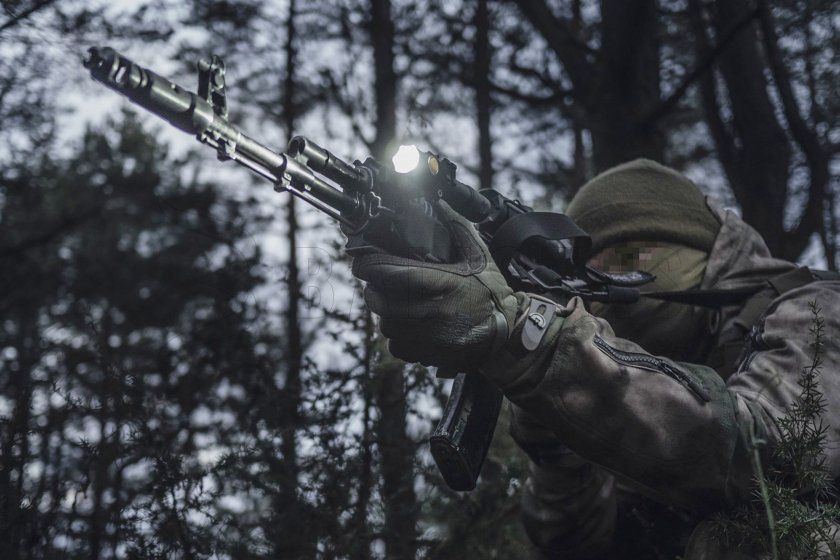 Lampe tactique Armytek Partner C2 lumière froide