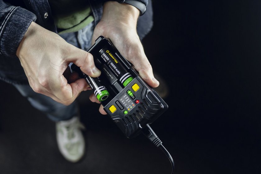Chargeur Armytek UNI C2 plug type C