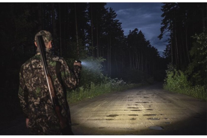 Lampe torche Armytek Viking PRO kit lumière chaude 8
